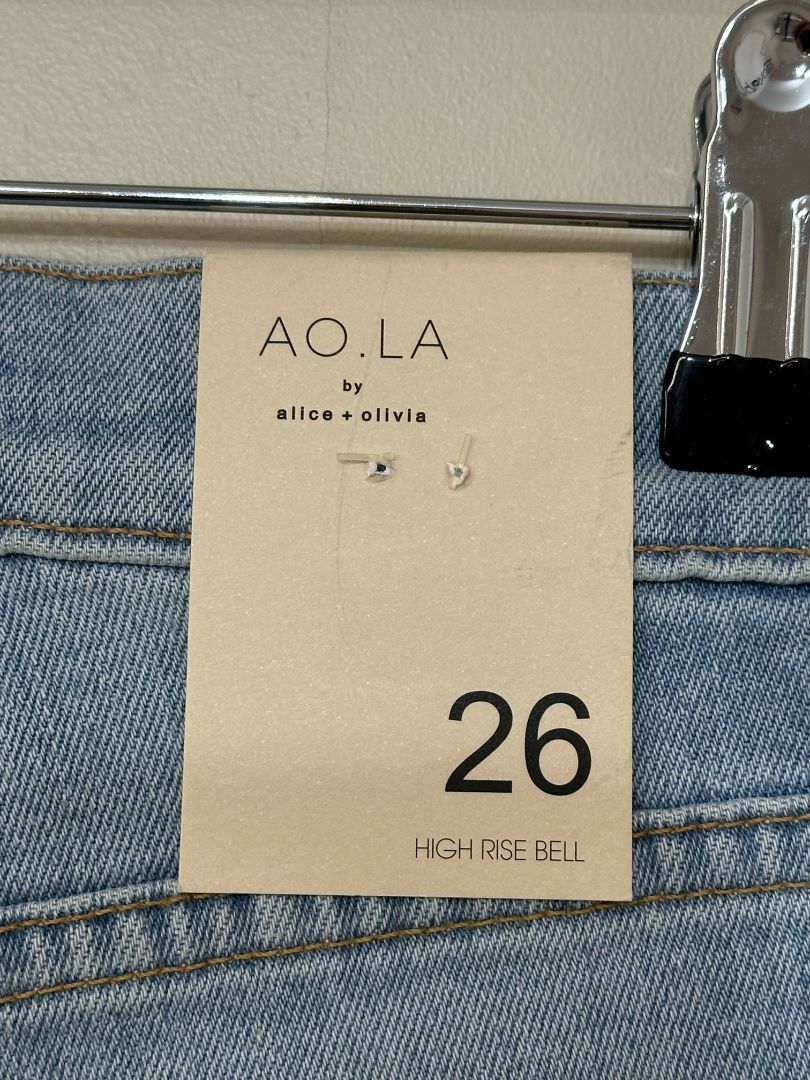 Alice + Olivia Light blue Embroidered High Rise Bell Jeans - Size 8