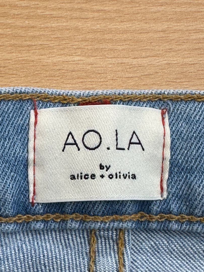 Alice + Olivia Light blue Embroidered High Rise Bell Jeans - Size 8